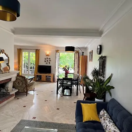 Villa Grande Avec 10m2 *