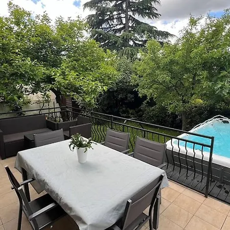 Villa Grande Avec 10m2 *